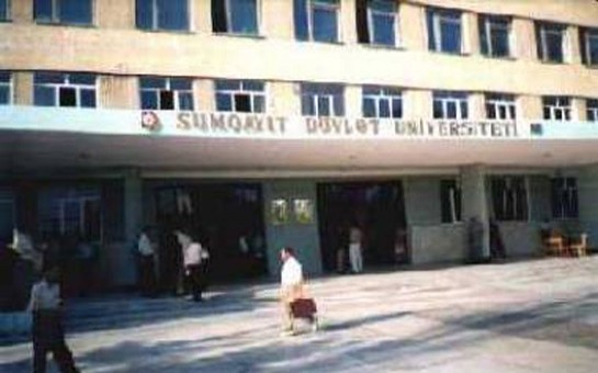 unversitetin-butun-dekanlarindan-istefa-erizesi-alindi-