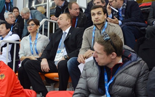 prezident-ailesiyle-yarislari-izlerken