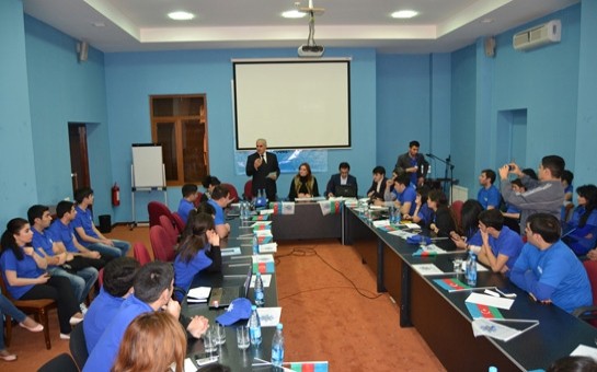 demokratik-deyerlere-sadiqlik-emelde-oz-tesdiqini-tapib