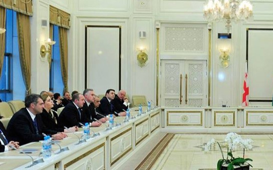 gurcustan-prezidenti-milli-meclisde-