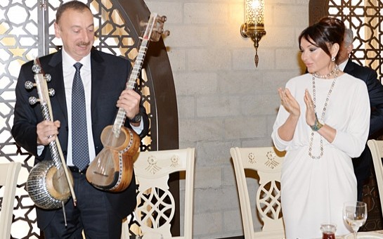 prezidente-tar-hediyye-olundu-
