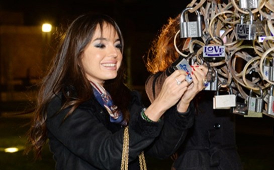 leyla-eliyeva-sevgililere-mehebbet-agaci-teqdim-etdi-