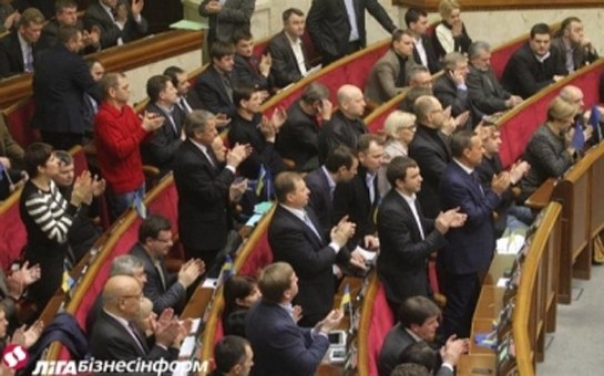 ukrayna-parlamenti-tecili-toplandi-