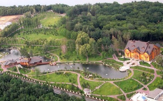 prezidentin-malikanesinden-neler-cixmadi-