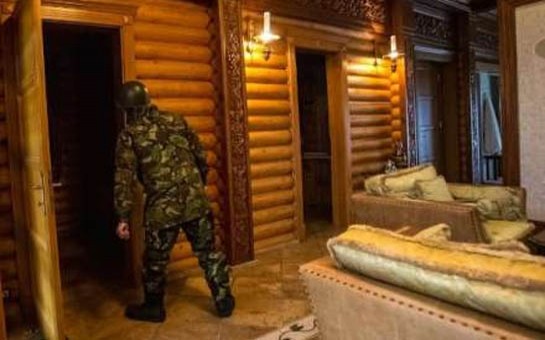 yanukovicin-iqametgahindan-rusvet-senedleri-cixdi-