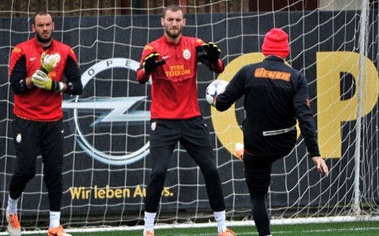 qalatasarayli-futbolcunun-barmagi-qirildi
