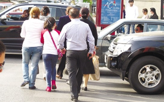 mersedes-s-class-erimle-meni-piyada-zolaginda-vursa-da-