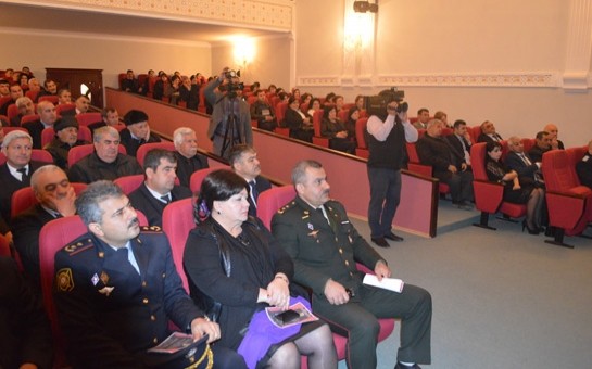 fuzulide-taleyin-bir-uzu-adli-eser-numayis-etdirilib