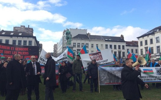 avropa-parlamenti-qarsisinda-azerbaycanlilarin-mitinqi-