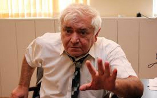 dusunurem-bunu-deyen-adamin-basi-catmir-