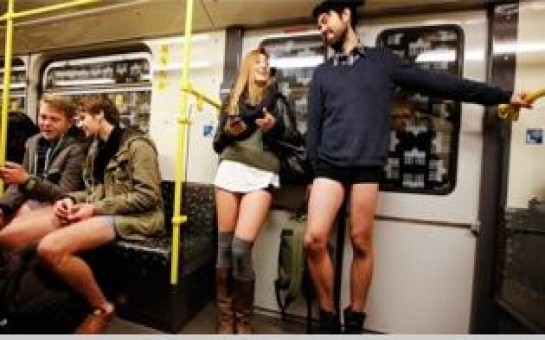 baki-metrosunda-salvarsiz-aksiya