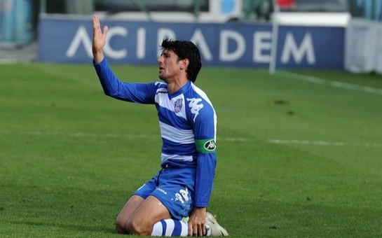 bakinin-futbolcusu-acigini-suselerden-cixdi