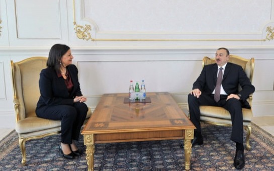 ilham-eliyev-bir-nece-sefirin-etimadnamesini-qebul-edib-