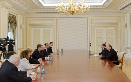 ilham-eliyev-yehudi-komitesinin-icraci-direktorunu-qebul-edib-