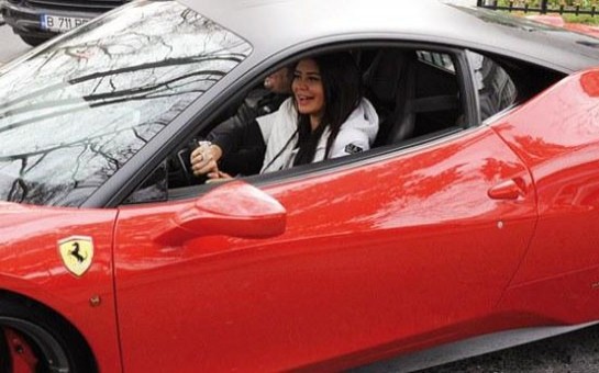 ebru-ozune-yeni-masin-aldi-
