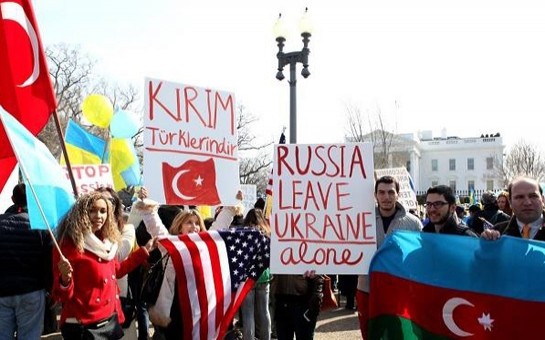 azerbaycanlilar-ag-ev-qarsisinda-aksiya-kecirdi-