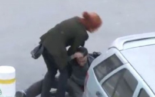 8-mart-gunu-qadin-azersunun-kisi-iscisini-doydu