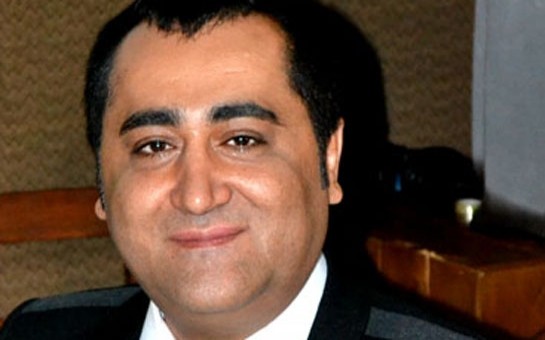 adam-icinde-ve-uz-uze-de-qara-siyahiya-dusdu-