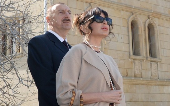 prezident-ve-xanimi-sirvansahlar-sarayinda-