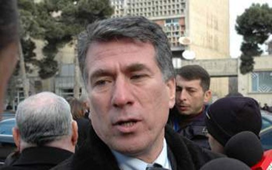siyasetle-mesgul-olan-psixi-xesteliye-tutulursa