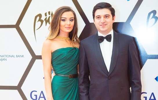 anar-memmedov-heyat-yoldasiyla-ilk-defe-