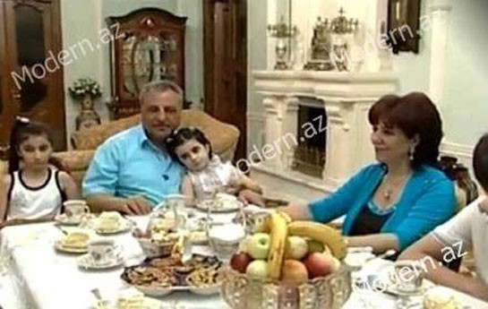 tagi-ehmedov-ailesi-ile-dubayda-luks-otelde-dincelir