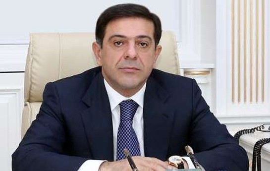 bizim-vezifeliler-kabab-yemekle-mesguldur-