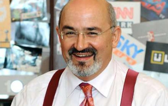 turkiyede-hebs-olunan-jurnalist-serbest-buraxilib-