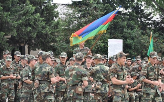 azerbaycanda-memur-ovladlari-esgerliye-gedir