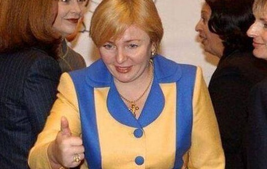 putinin-birinci-arvadi-ona-meydan-oxudu-