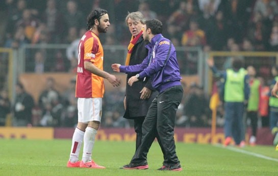 ulduz-futbolcunu-kusdurduler-