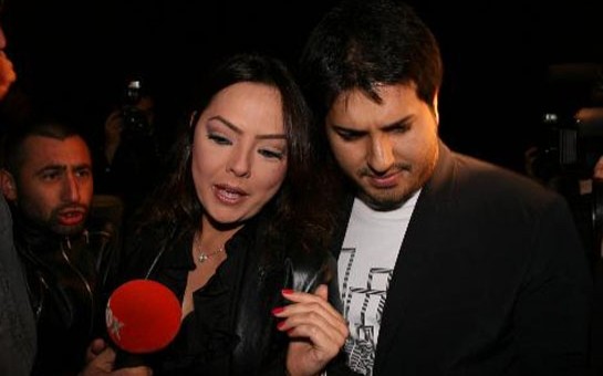 ebru-gundesle-rza-zerrab-evlerini-terk-etmek-mecburiyyetinde-qalib
