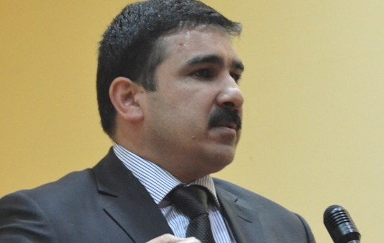 harada-gorulub-ki-doyuscu-qapi-qapi-gezerek-milli-qehreman-elan-olunmasini-xahis-etsin-