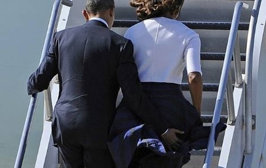 obama-arvadinin-yubkasini-qalxmaga-qoymadi-