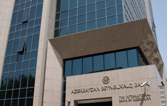 azerbaycanda-meshur-bank-satilir