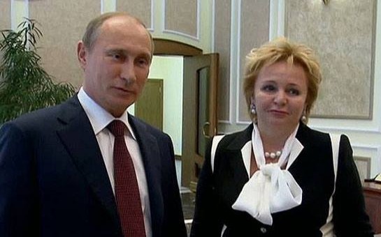 putinin-birinci-arvadina-elci-cixdi