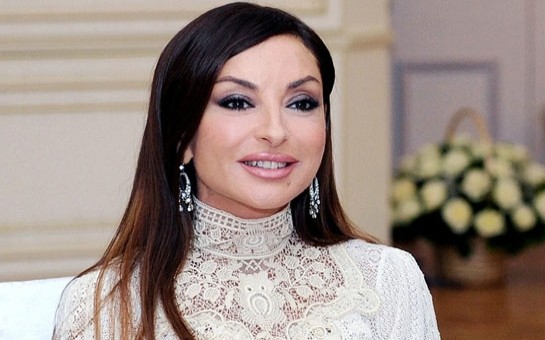 birinci-xanim-xeste-usagin-xerclerini-uzerine-goturdu
