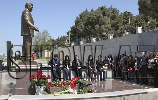 anar-memmedxanovu-yaxinlari-bele-yad-etdi-