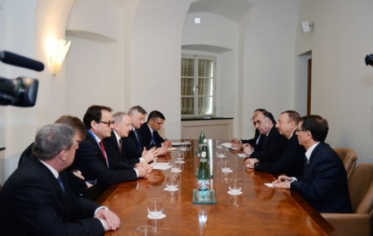 ilham-eliyev-hemkarlari-ile-gorusdu