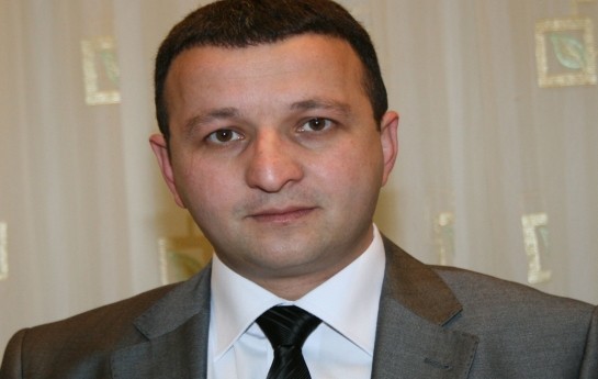 azerbaycanda-onlara-avara-sefeh-kimi-baxirlar