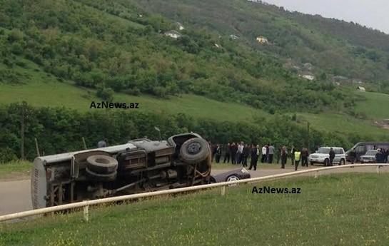 azerbaycanda-benzin-dasiyan-masin-asdi-