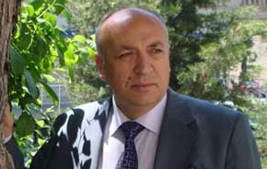 bu-adamlar-opusmek-ucun-elden-ayaqdan-gedirler