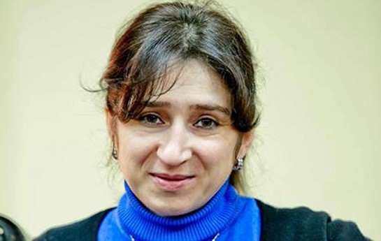 elnur-aslanova-guvenenlerin-bazari-baglandi