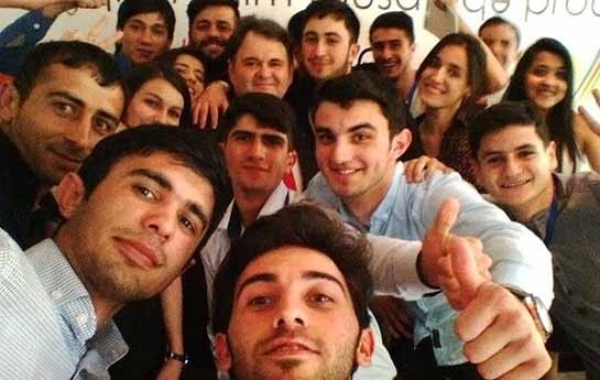kino-xadimleri-genclerle-bir-araya-geldi-