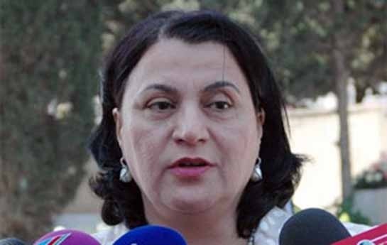 daha-bir-deputat-jurnalistleri-pisledi