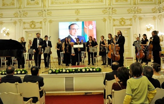 heyder-eliyev-sankt-peterburqda-anildi