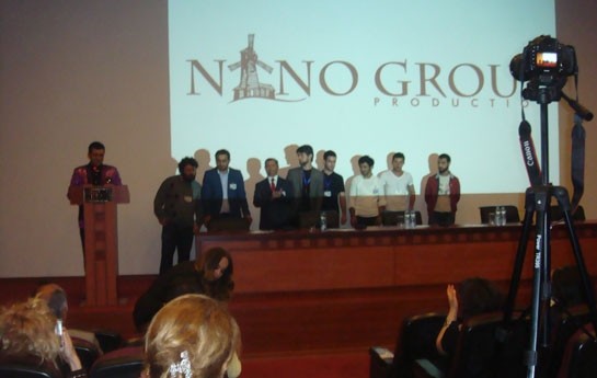 zeng-kinokomediyasi-tamasacilari-guldure-bildi