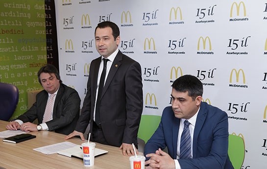 mc-donalds-azerbaycanin-15-illiyi-ile-bagli-aciq-qapi-gunu-