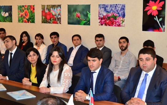 ciceklenen-azerbaycan-movzusunda-fotosergi-