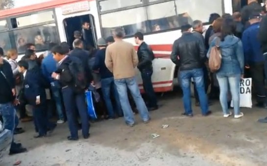 bakida-avtobusda-400-manat-pul-ogurlanib